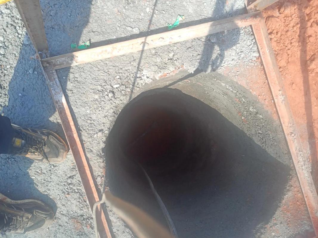 记录工地施工现场人工挖孔桩#施工现场实拍 #再苦再累也要坚持